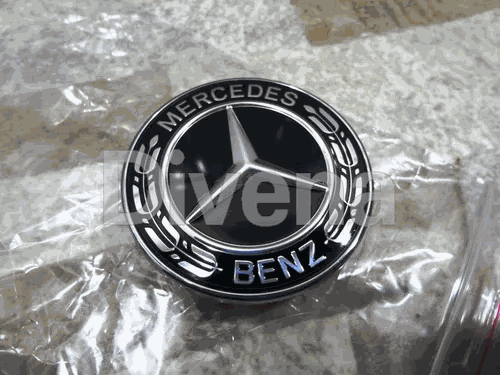 Emblema dianteiro Mercedes - image 1